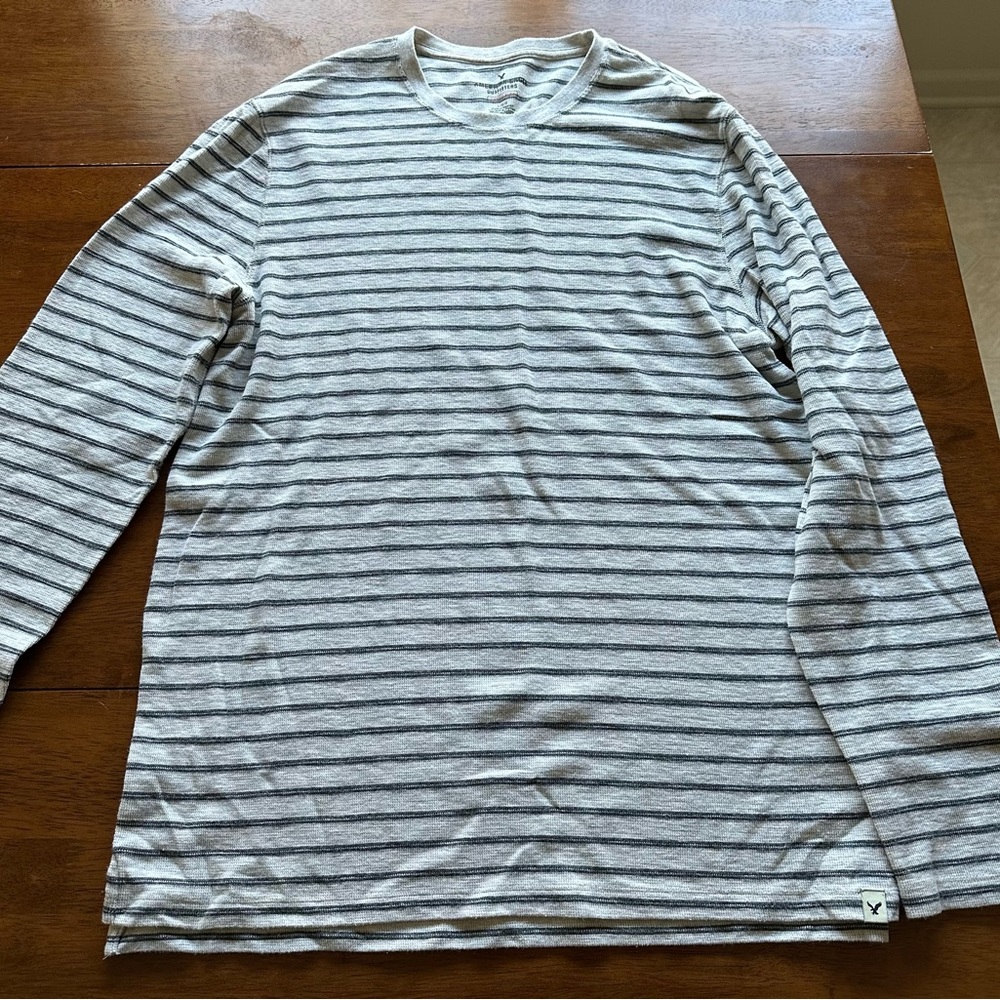American Eagle Long Sleeve Shirt. Size L